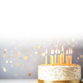 誕生日ケーキをイメージしたはがき。シックな色合いで落ち着いた雰囲気