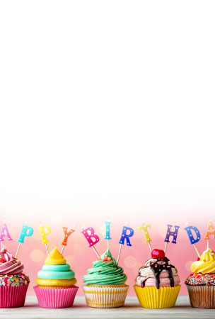 カップケーキとHAPPY BIRTHDAYの文字を描いたかわいい誕生日カードのイラスト